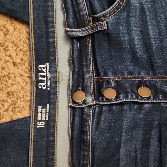 High Rise Jeans - Picture 3 of 3